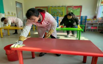 保育员学期中班工作总结8篇