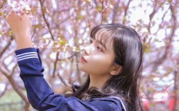 女生看女生作文最新8篇